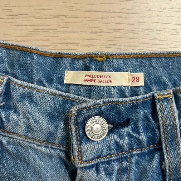 Levi's Straight Leg Jeans in Medium Blue - Picture 5 of 6